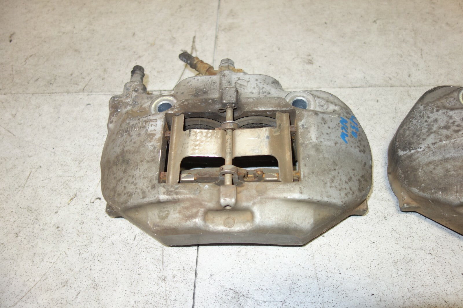 JDM Lexus LS430 OEM Brake Caliper Pair Front Right / Left 