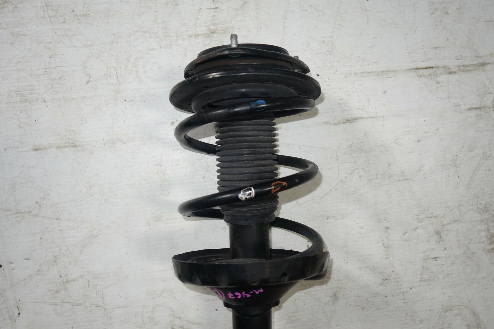 JDM 05-09 SUBARU LEGACY OUTBACK KYB FRONT LEFT SIDE SHOCK STRUT ASSEMBLY  WAGON