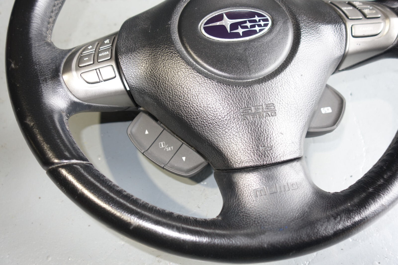 JDM 2005-2009 SUBARU LEGACY & OUTBACK MOMO STEERING WHEEL & HUB 05-2009 M-1011