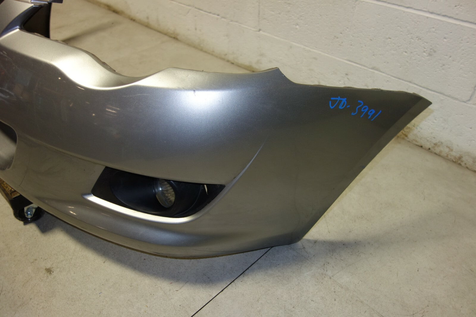 JDM 2008-2009 SUBARU LEGACY FRONT BUMPER COVER WITH FOG LIGHTS BP9 2008-2009