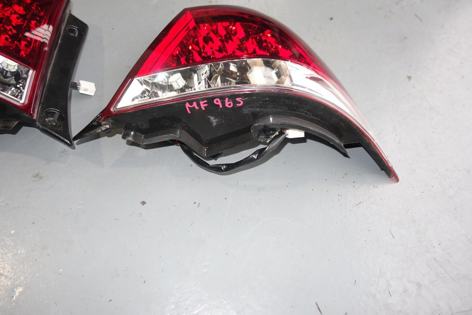 JDM LEXUS IS300 TAIL LIGHTS TAIL LAMP TOYOTA ALTEZZA SEX10 TAIL LAMP 2001-2005