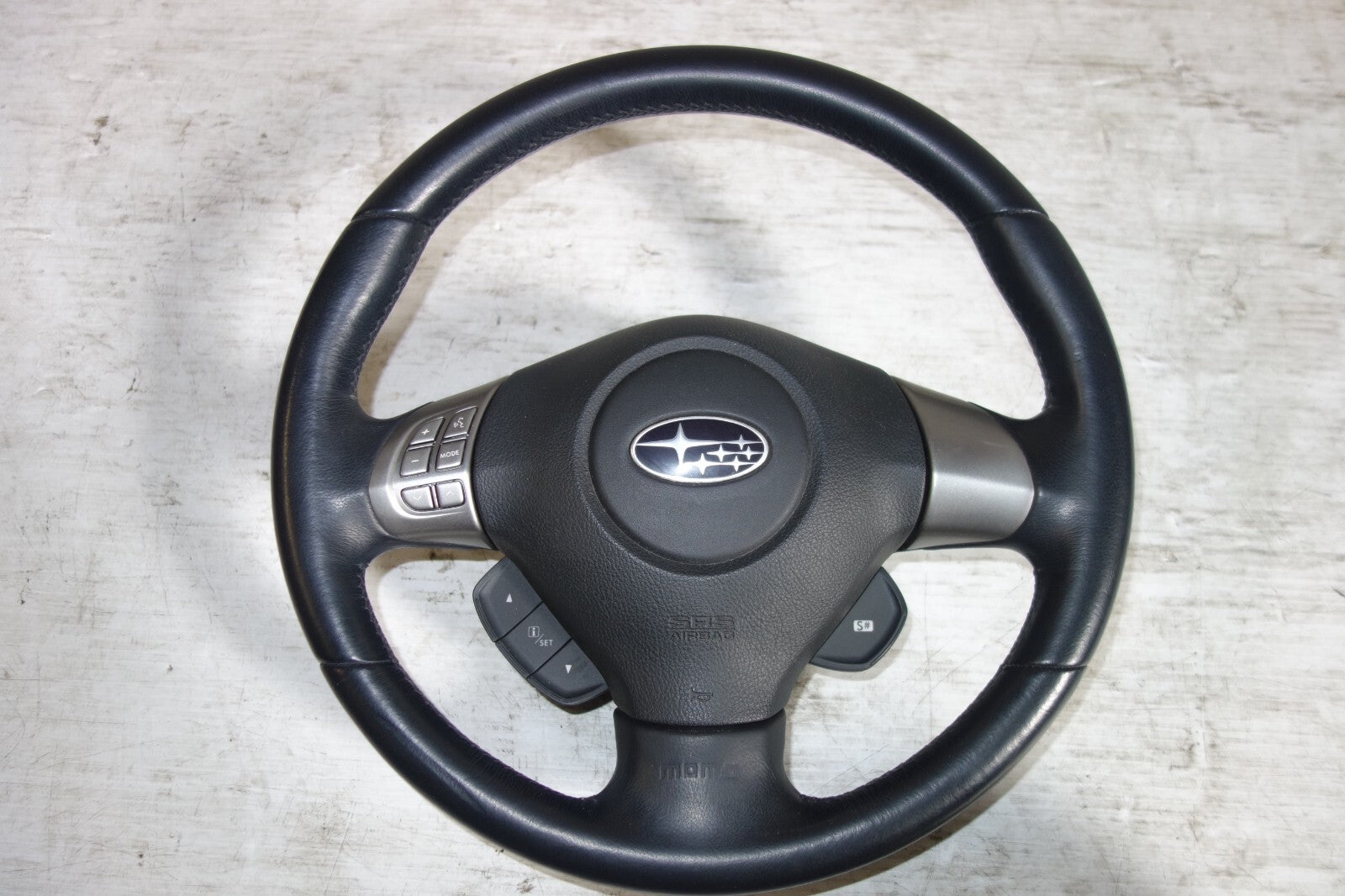 JDM 2005-2009 SUBARU LEGACY & OUTBACK MOMO STEERING WHEEL & HUB 05-2009 M-1164
