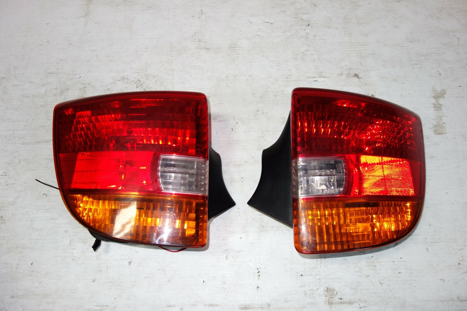 JDM 2000-2005 TOYOTA CELICA OEM TAIL LIGHTS LEFT & RIGHT TAIL LAMPS 2000-2005
