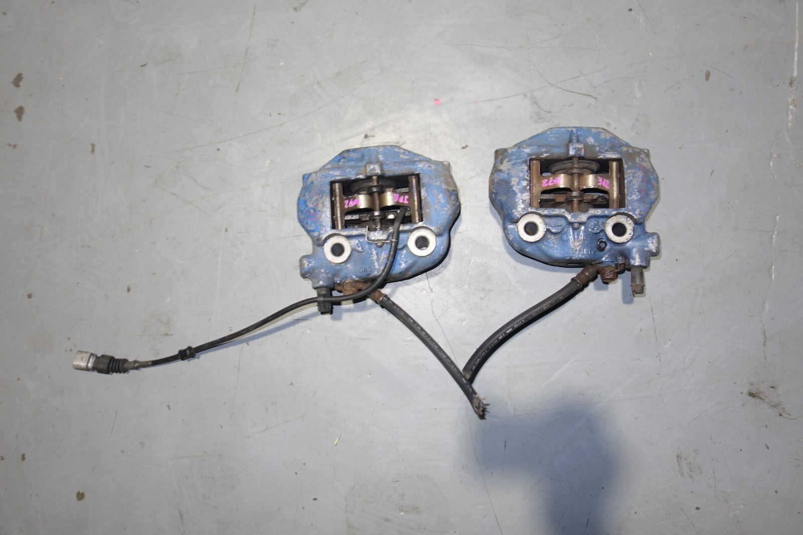 JDM 2001-2006  LEXUS LS430 OEM REAR 2 PISTON BRAKE CALIPERS LEFT & RIGHT UCF31