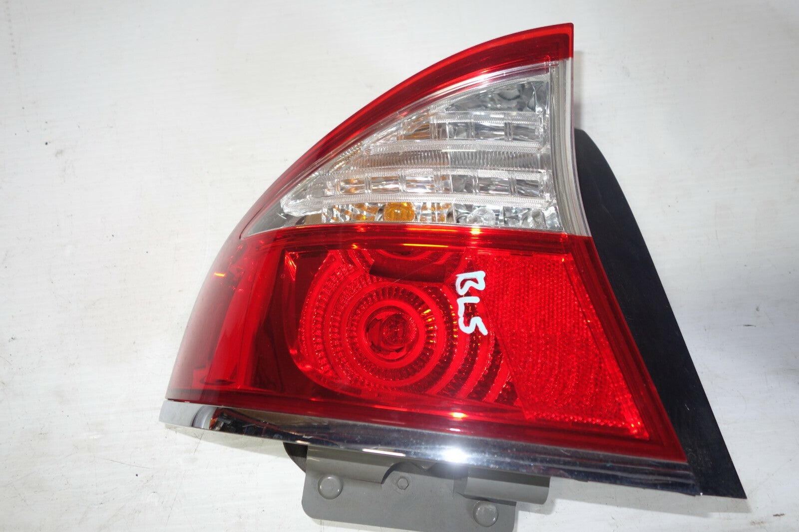 JDM 2005-2009 SUBARU LEGACY BL5 OEM USED TAIL LIGHTS  LAMPS 4 DOOR SEDAN