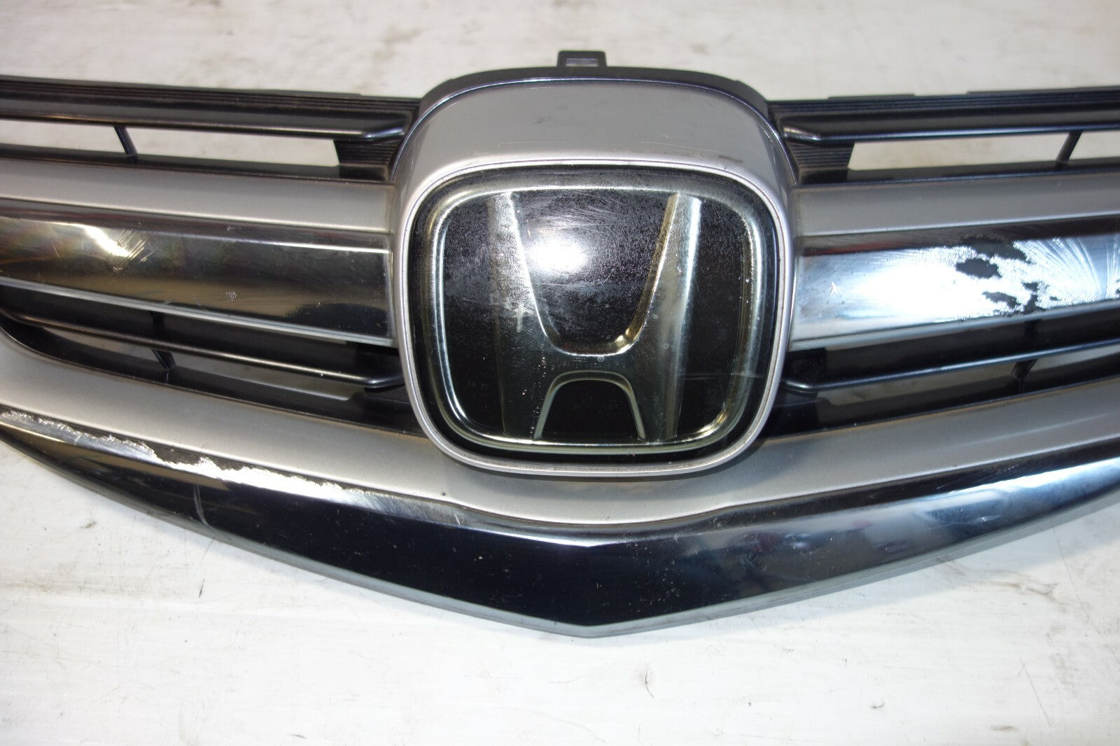 JDM Acura RL Honda Legend Front Grille 2005 2006 2007 2008 OEM Made in Japan Kb1