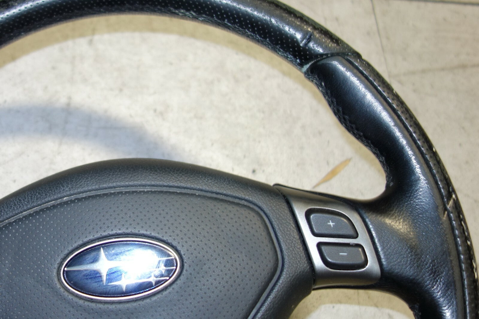 JDM 2003-2008 SUBARU FORESTER SG5 SG9 MOMO STEERING WHEEL & HUB 2003-2008