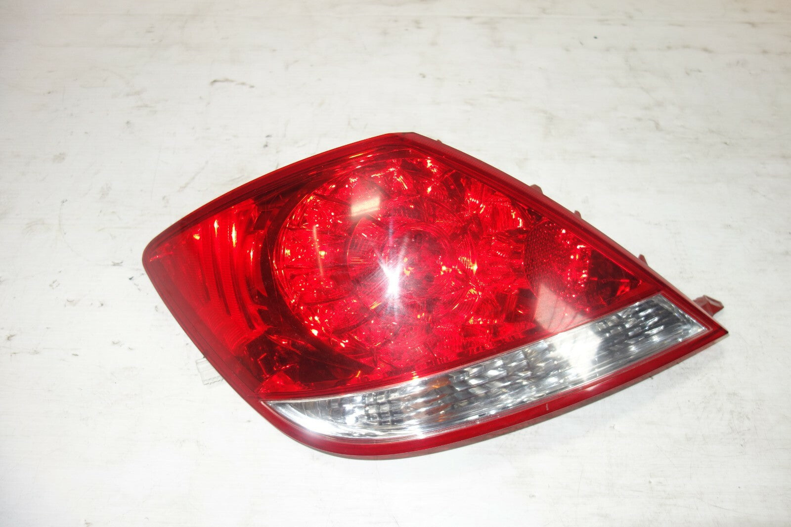 JDM 2005-2008 ACURA 3.5 RL OEM LEFT SIDE TAIL LIGHT  GENUINE TAILLIGHT LAMP