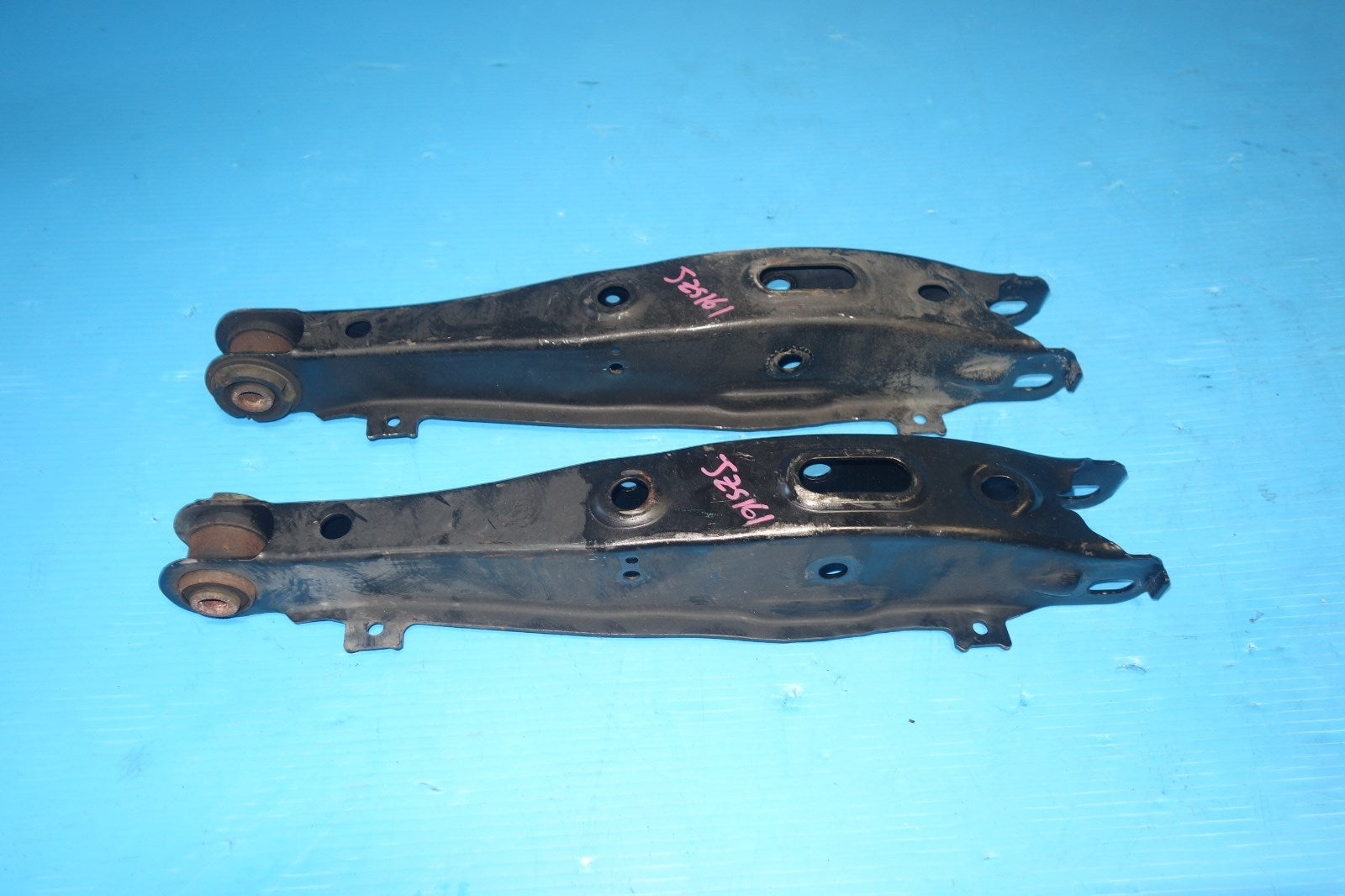 JDM Lexus GS300 GS400 GS430 Rear Lower Suspension Control Arms Genuine 1998-2005