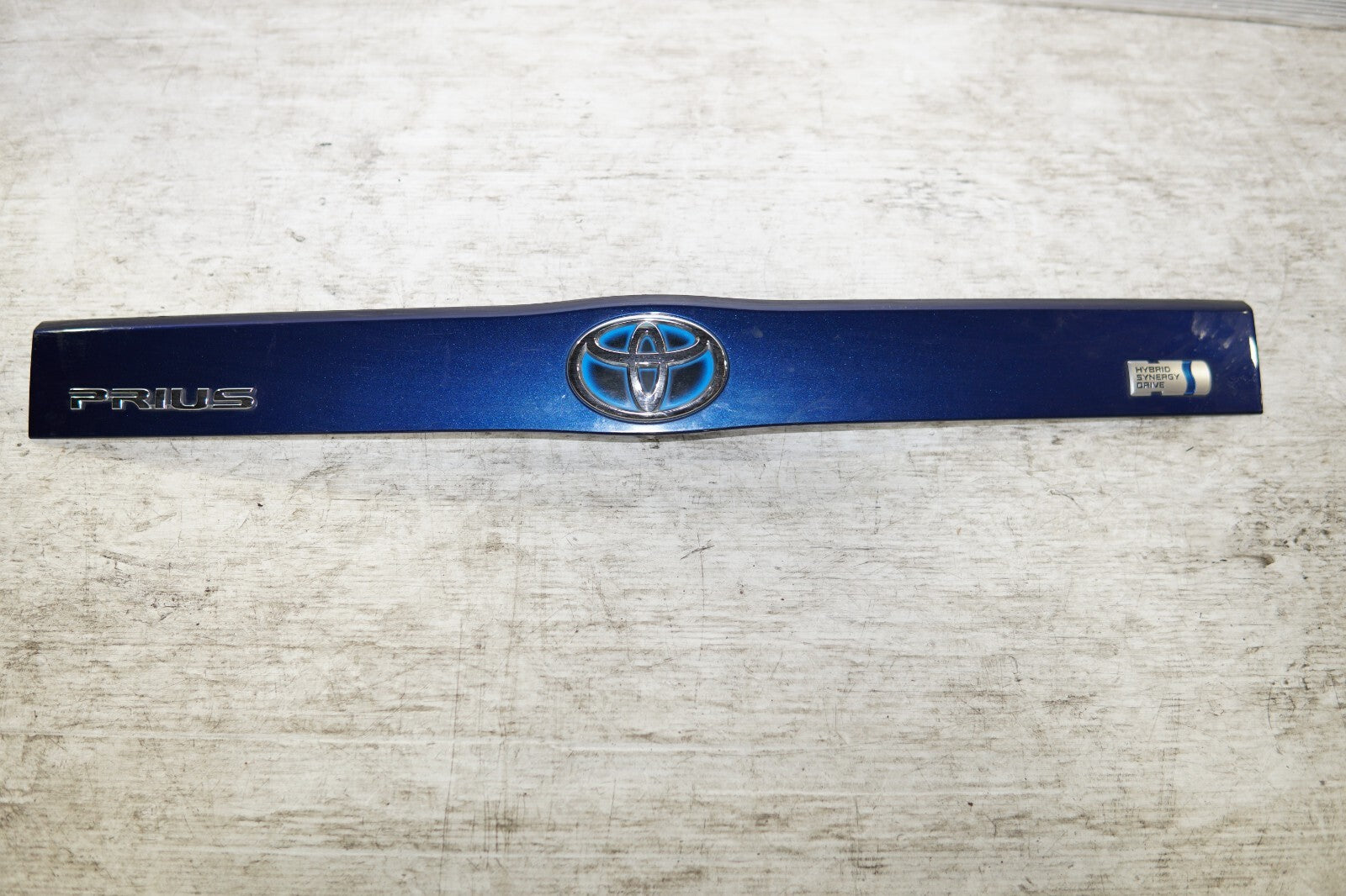 JDM TOYOTA PRIUS OEM REAR GARNISH CENTER ZVW30 2010-2011-2012-2013-2014-2015
