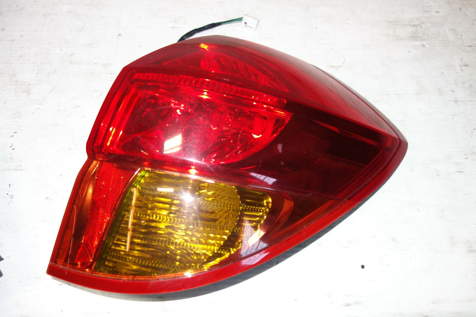 JDM SUBARU LEGACY OUTBACK USED RED AMBER TAIL LIGHTS TAIL LAMPS 2005-2009