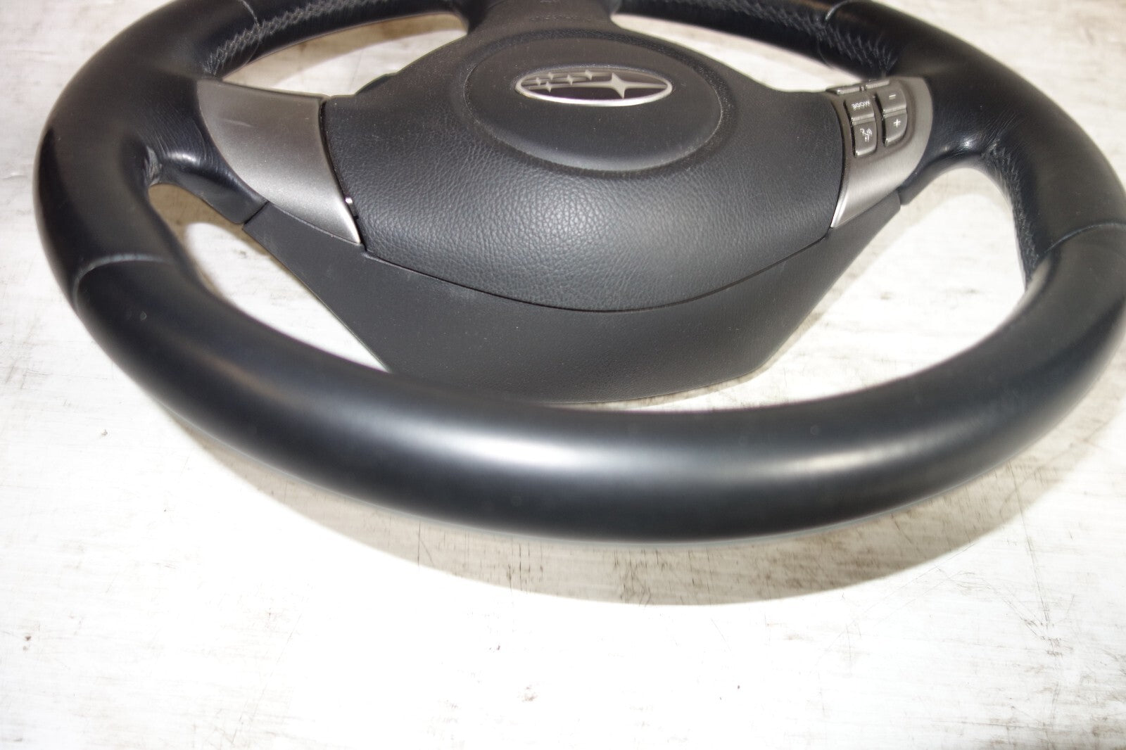 JDM 2005-2009 SUBARU LEGACY & OUTBACK MOMO STEERING WHEEL & HUB 05-2009 M-1164