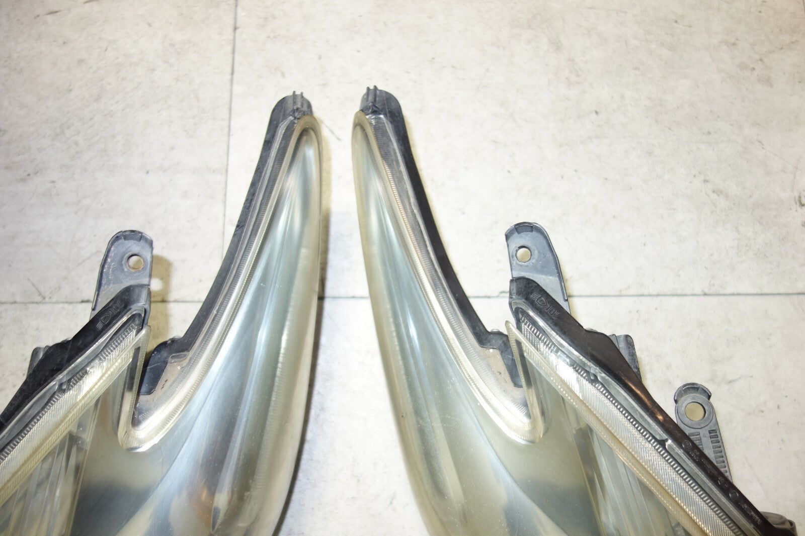 JDM Toyota Prius Headlights Head Lamps OEM 2010 2011 OEM Genuine Japan No Amber