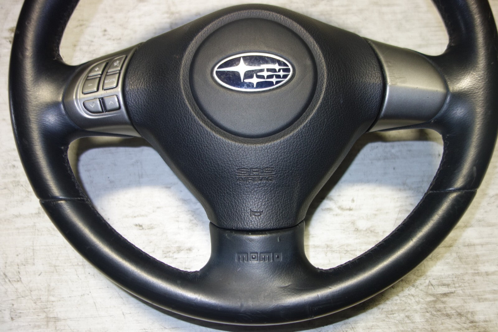 JDM 2005-2009 SUBARU LEGACY & OUTBACK MOMO STEERING WHEEL & HUB 05-2009 M-1180