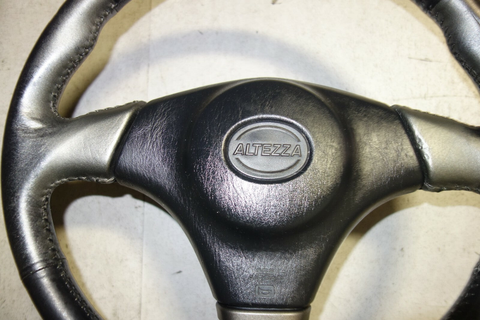 JDM 2001-2005 LEXUS IS300 TOYOTA ALTEZZA SXE10 STEERING WHEEL & HUB Fits:IS300