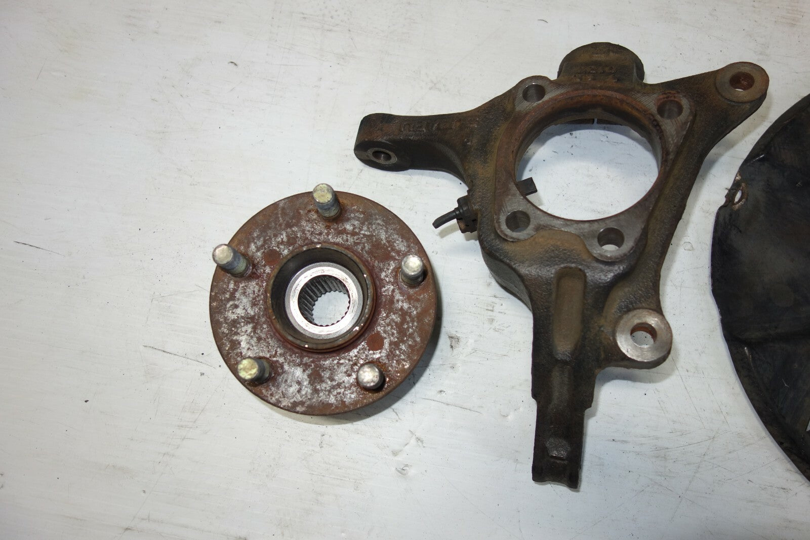 JDM SUBARU IMPREZA WRX FRONT SPINDLE HUB KNUCKLE SUSPENSION RIGHT SIDE 2008-2014