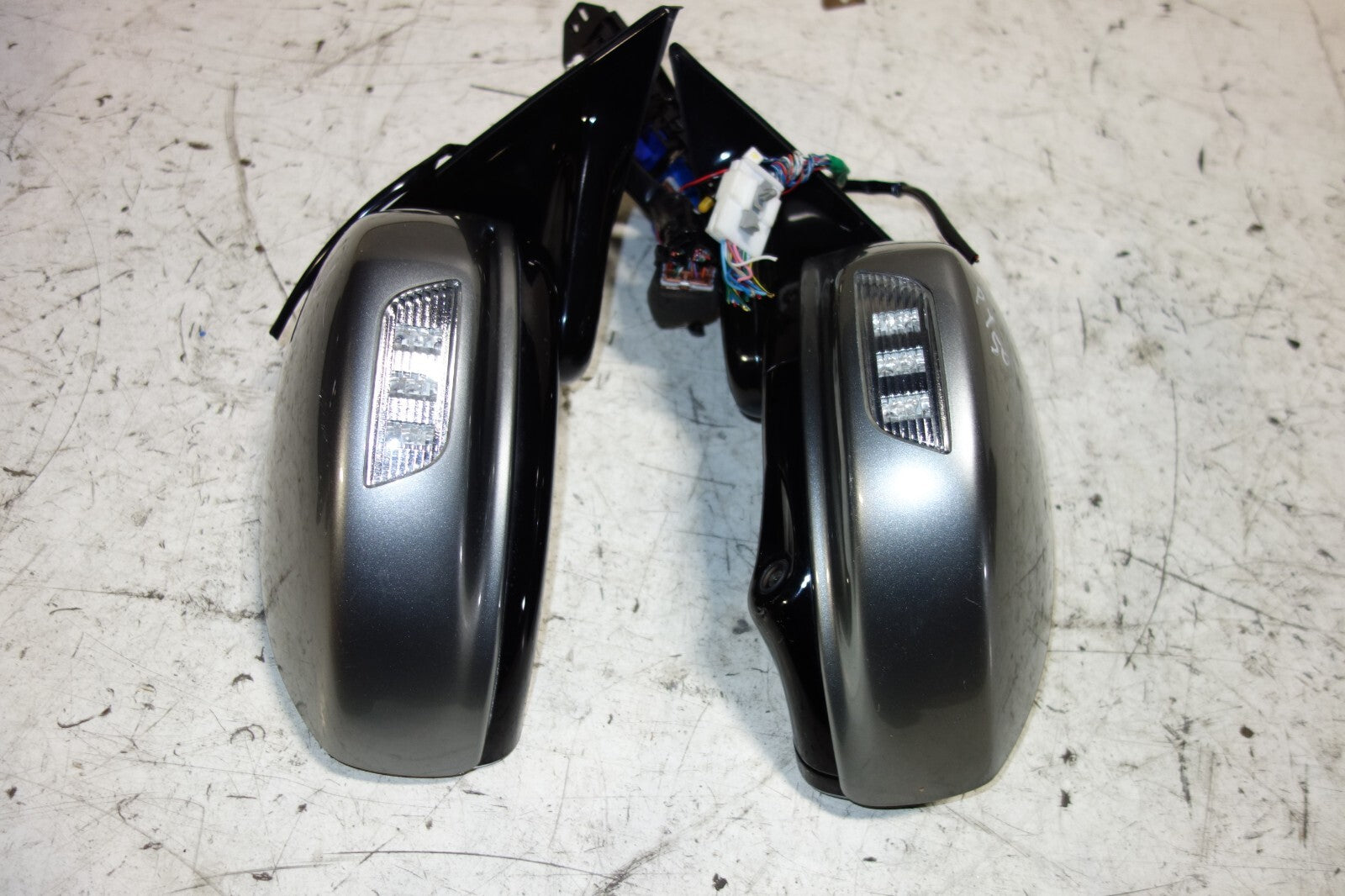 JDM Infiniti M35 / M45 Side View Mirrors Power Folding LED Signal 2006-2010