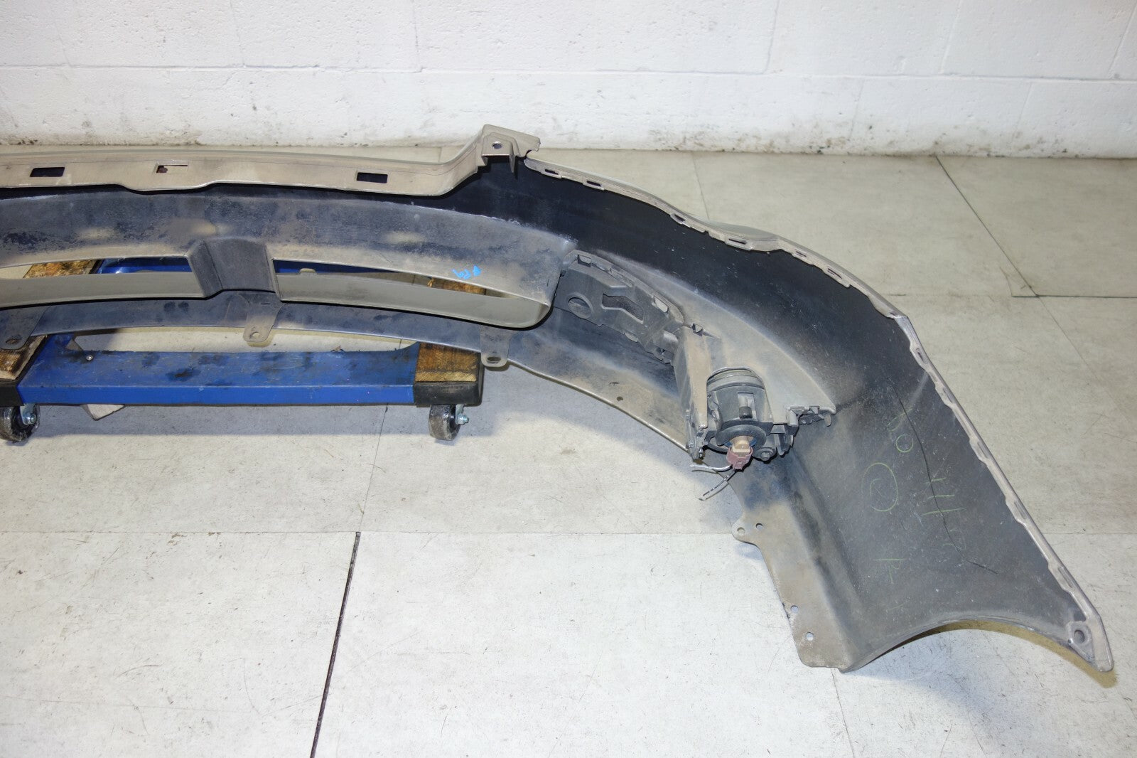 JDM 2008-2009 SUBARU LEGACY FRONT BUMPER COVER WITH FOG LIGHTS BP9 2008-2009