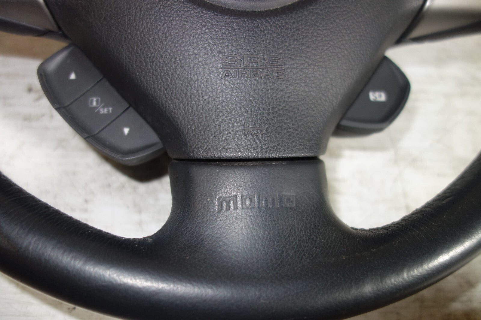 JDM 2005-2009 SUBARU LEGACY & OUTBACK MOMO STEERING WHEEL & HUB 05-2009 M-1164