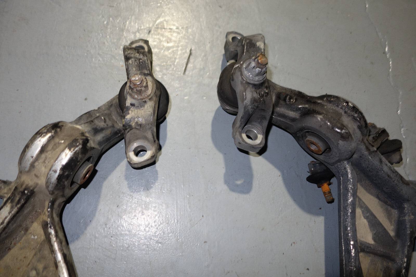 JDM Acura RL Front Lower Control Arms 2005 2006 2007 2008 KB1 3.5RL OEM