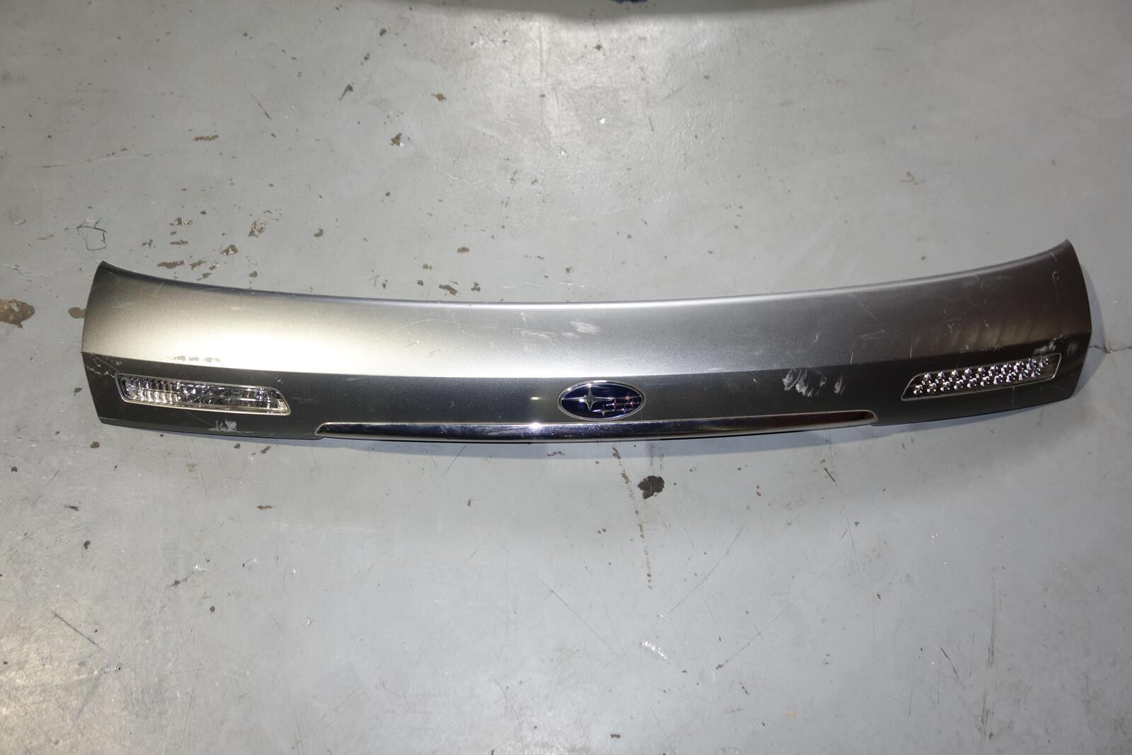 JDM 05-2009 SUBARU LEGACY OUTBACK  OEM REAR CENTER GARNISH LIGHT SPOILER JD-1952
