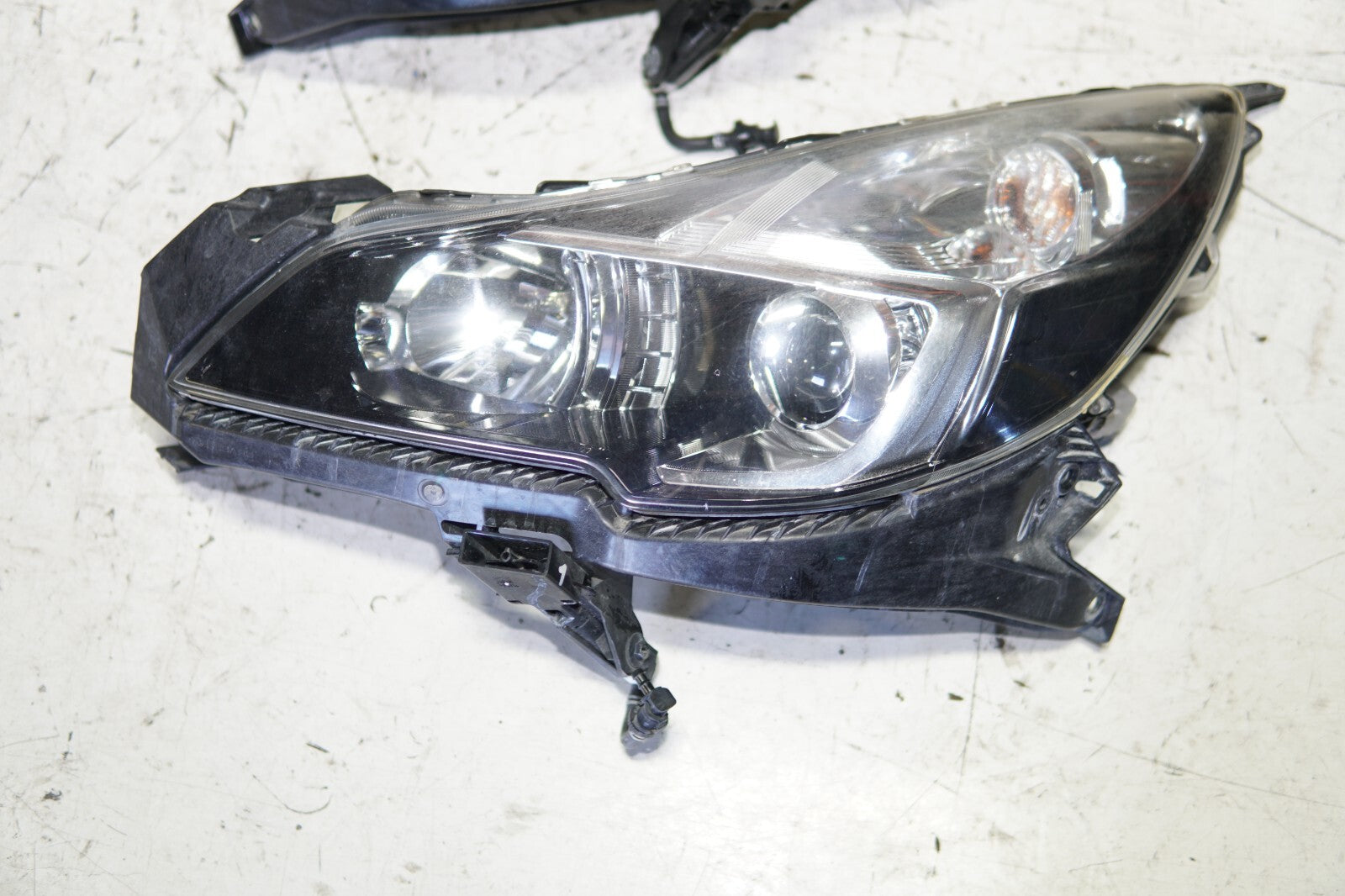 JDM 2010-2014 GENUINE SUBARU LEGACY OUTBACK OEM HID HEAD LIGHT LAMPS BRM BR9 BM9