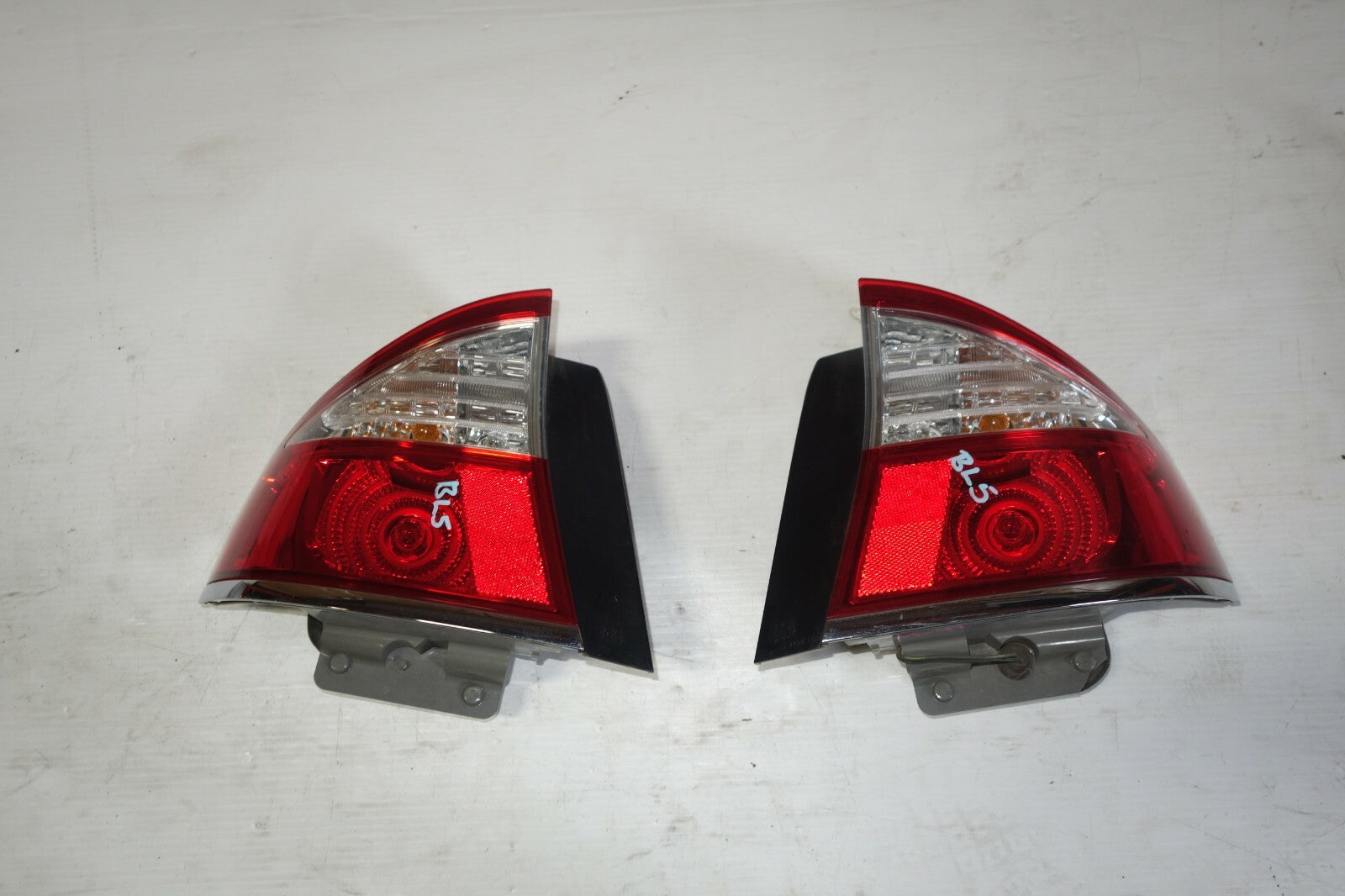 JDM 2005-2009 SUBARU LEGACY BL5 OEM USED TAIL LIGHTS  LAMPS 4 DOOR SEDAN