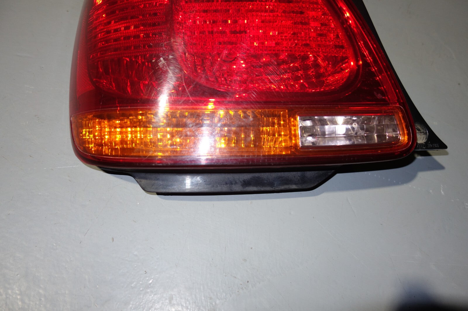 JDM 98-05 TOYOTA ARISTO TAIL LIGHT LEFT SIDE LEXUS GS300  GS400 GS430 TAIL LIGHT