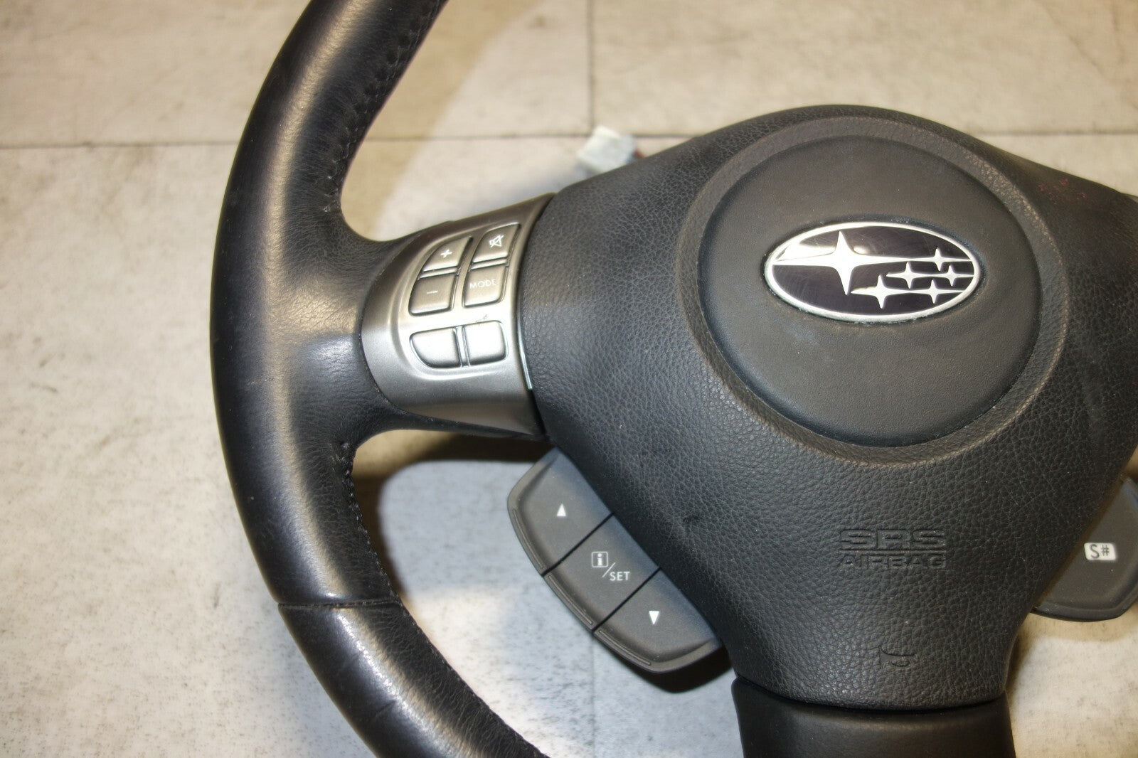 JDM 2005-2009 SUBARU LEGACY & OUTBACK MOMO STEERING WHEEL & HUB 2005-2009