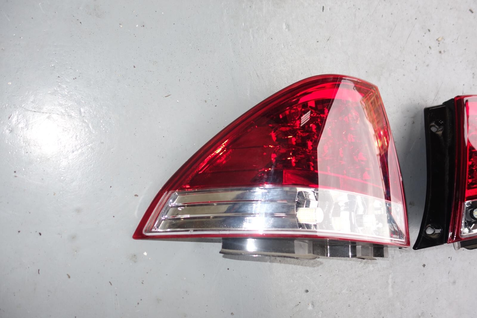 JDM LEXUS IS300 TAIL LIGHTS TAIL LAMP TOYOTA ALTEZZA SEX10 TAIL LAMP 2001-2005