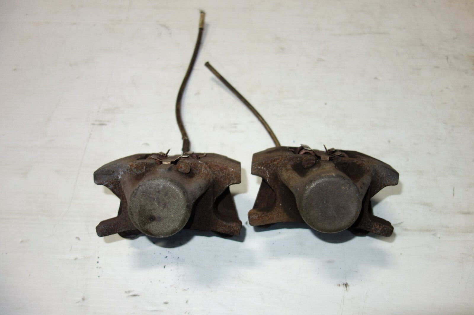 Lexus IS300 Rear Brake Calipers 2001 2002 2003 2004 2005 OEM Genuine Japan
