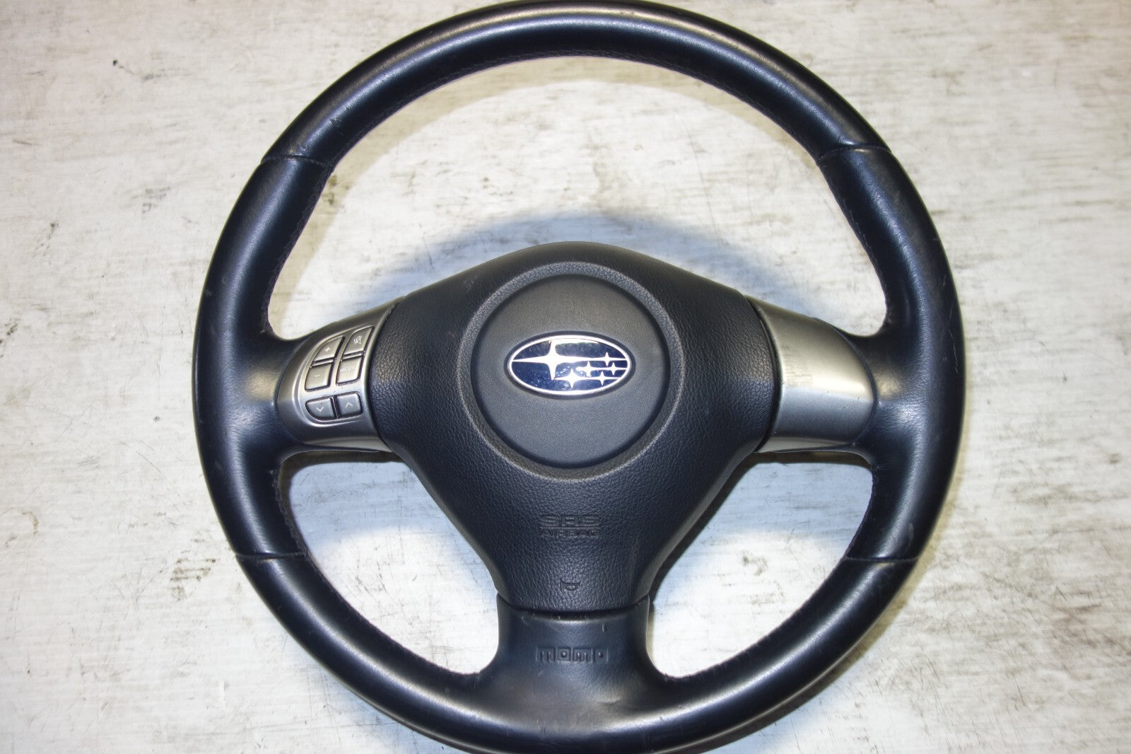 JDM 2005-2009 SUBARU LEGACY & OUTBACK MOMO STEERING WHEEL & HUB 05-2009 M-1180
