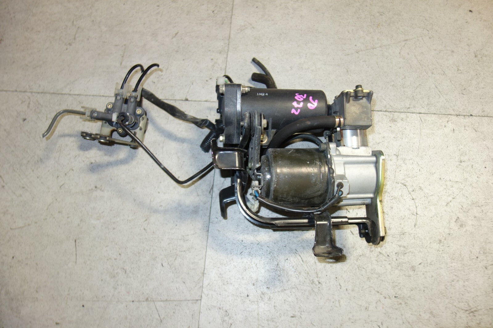 JDM Lexus LS430 Air Suspension Compressor Pump Strut Absorber 2001-2006 UCF31