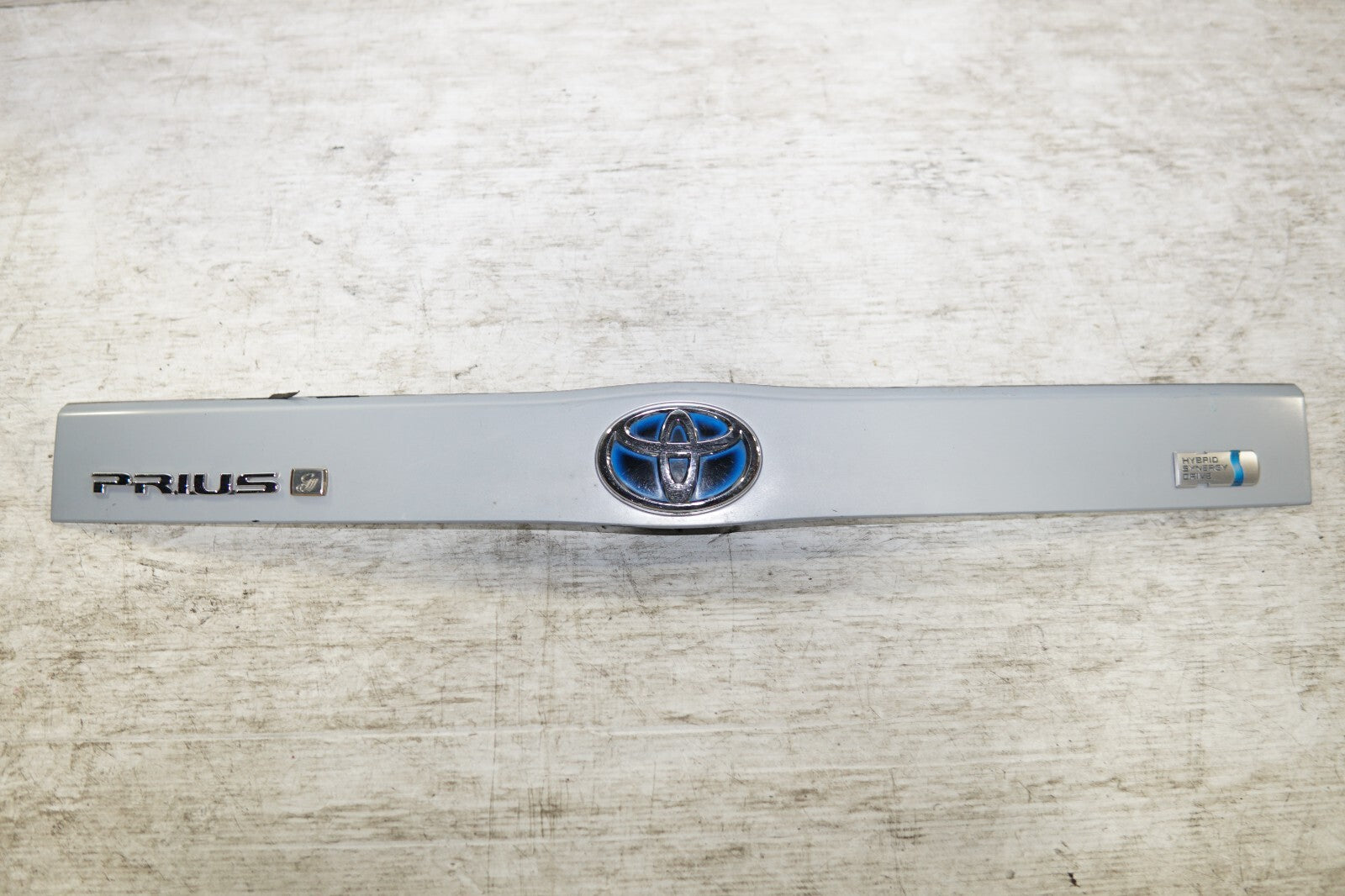 JDM Toyota Prius Rear CENTER GARNISH  ZVW30 2010-2011-2012-2013-2014-2015 MF-331