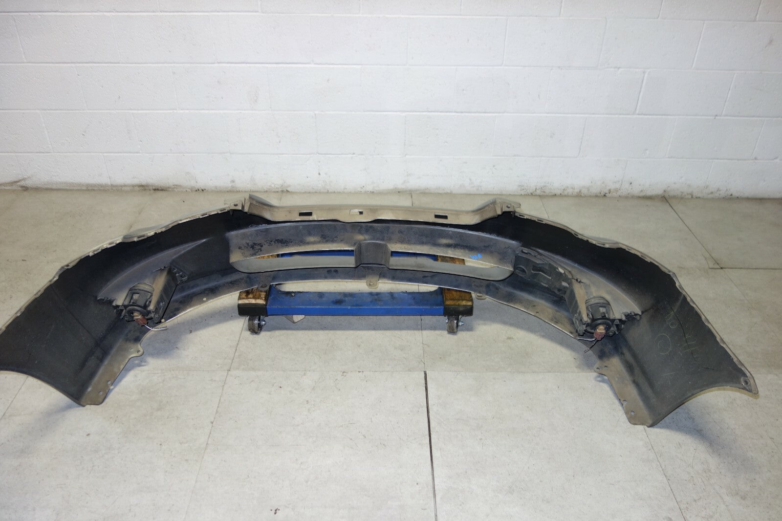 JDM 2008-2009 SUBARU LEGACY FRONT BUMPER COVER WITH FOG LIGHTS BP9 2008-2009