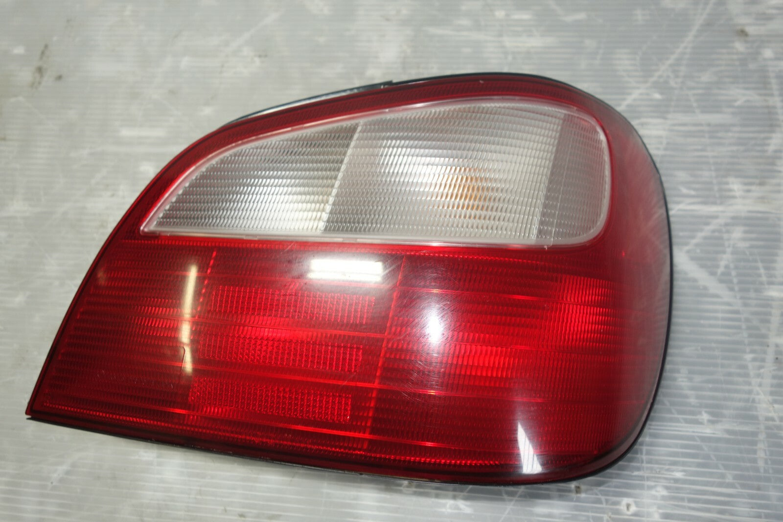 JDM 2002-2003 SUBARU IMPREZA WRX STi V7 OEM TAIL LIGHT TAIL LAMP 4 DOOR SEDAN RH