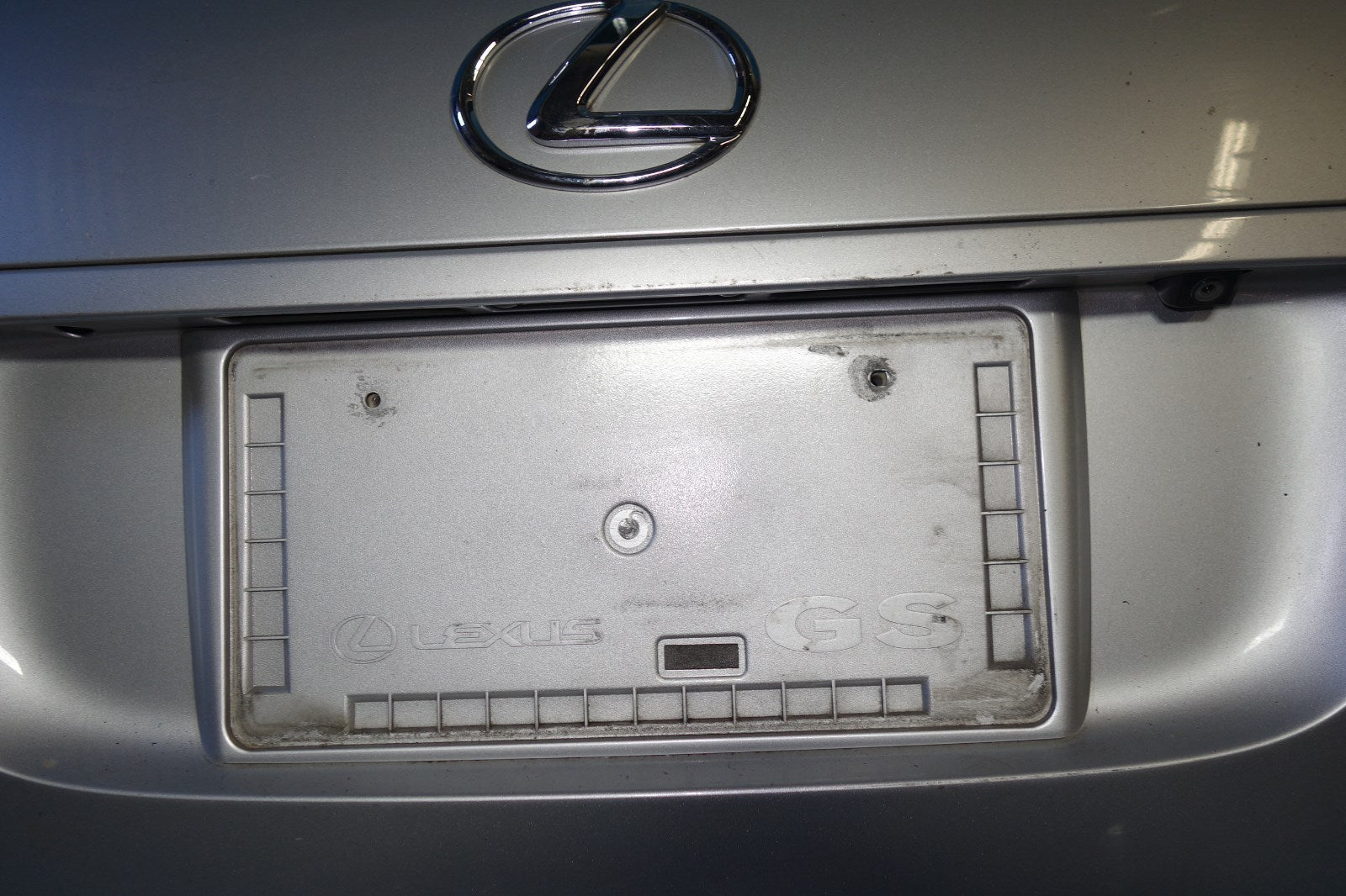 JDM LEXUS GS450H REAR TRUNK LID LUGGAGE DOOR COVER 69204-53010 OEM 2007-2011