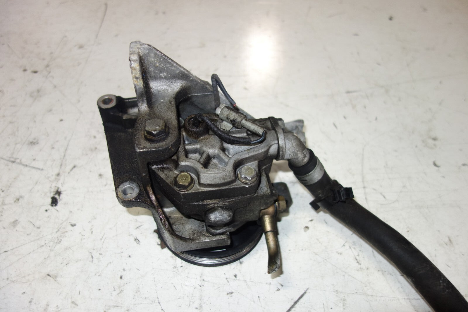 JDM Subaru Legacy B4 EJ208 EJ206 Twin Turbo Power Steering Pump 2000-2004
