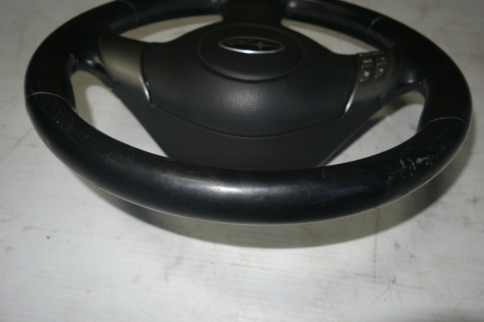 JDM 2005-2009 SUBARU LEGACY & OUTBACK MOMO STEERING WHEEL HUB 2005-2009