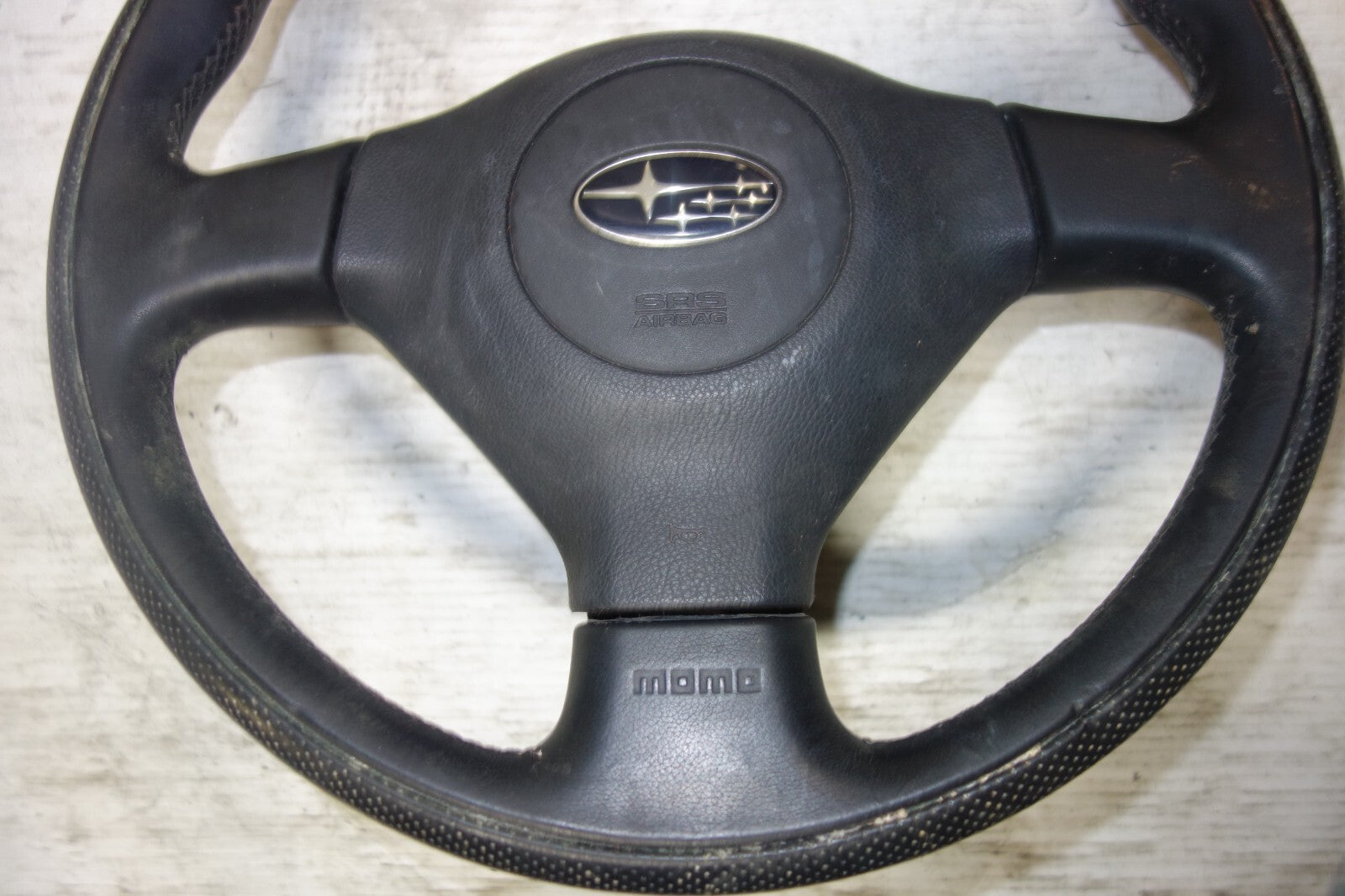 JDM 93-07 SUBARU FORESTER IMPREZA WRX GDB GGA GC8 GF8 MOMO STEERING WHEEL & HUB