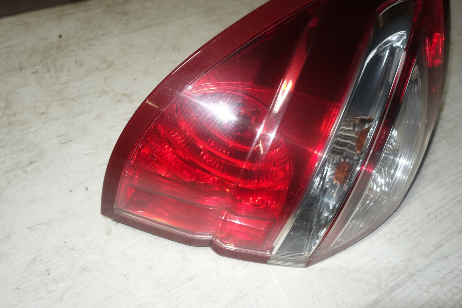 JDM 2005-2009 SUBARU LEGACY OUTBACK KOUKI OEM LEFT SIDE TAIL LIGHT TAIL LAMP
