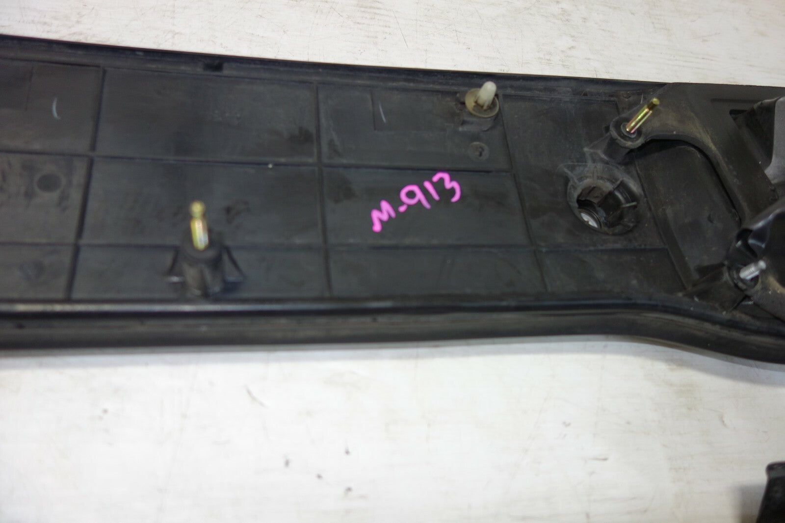 JDM LEXUS GS300 TOYOTA ARISTO TAIL LIGHTS CENTER GARNISH JZS147 1991-1997