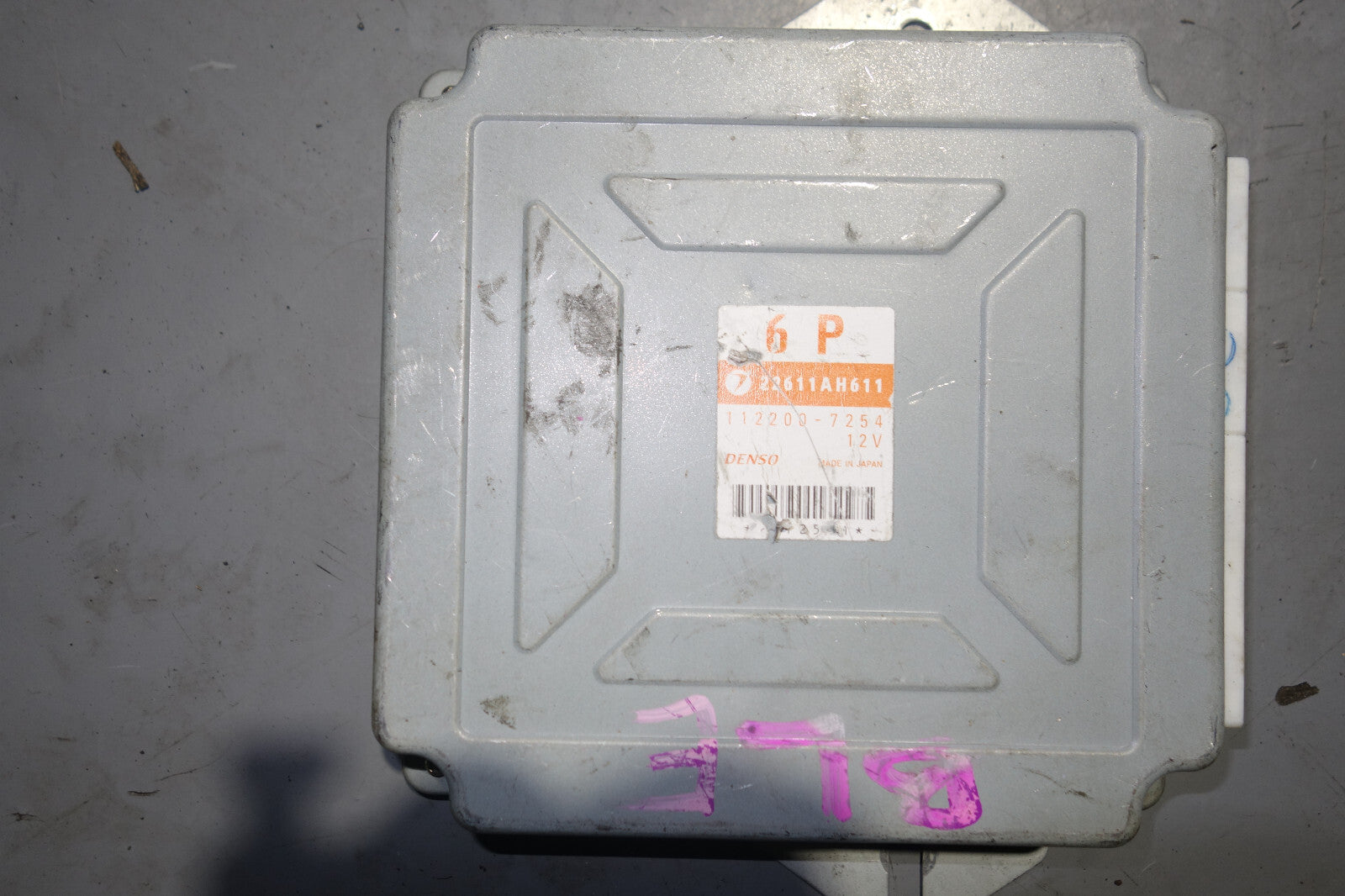 JDM Subaru Legacy EUC Outback EZ30 Engine ECU Computer 6P - 22611AH611