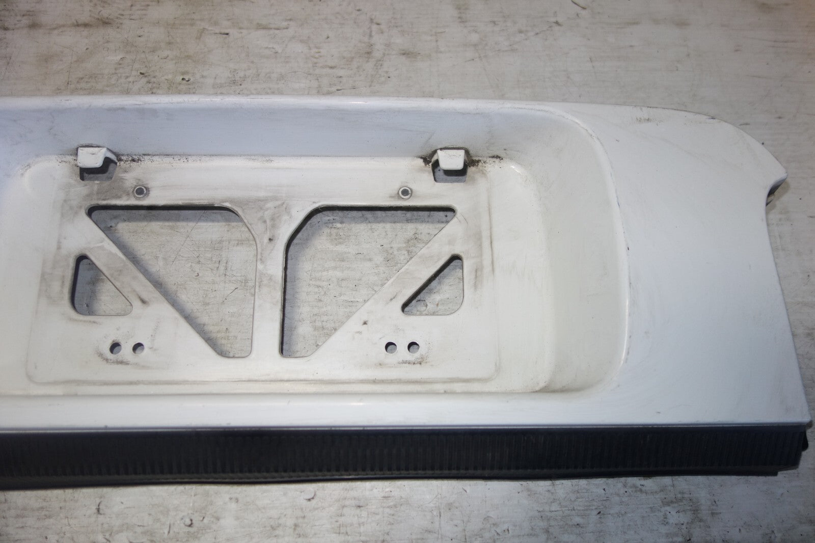 JDM TOYOTA CELICA ST202 ST205 REAR LICENSE PLATE TRIM CENTER GARNISH 1994-1999