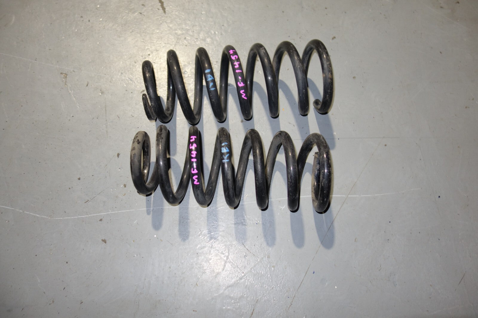JDM 2005-2008 ACURA RL KB1 OEM  REAR SPRINGS Fits : RL HONDA LEGEND JAPAN