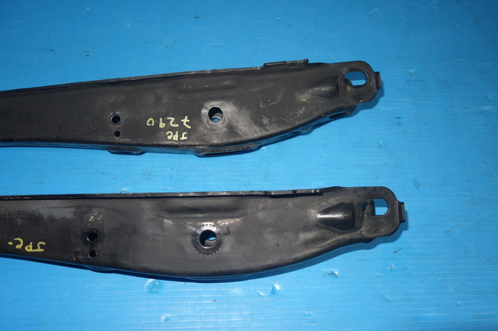 JDM Lexus GS300 GS400 GS430 Rear Lower Suspension Control Arms Genuine 1998-2005