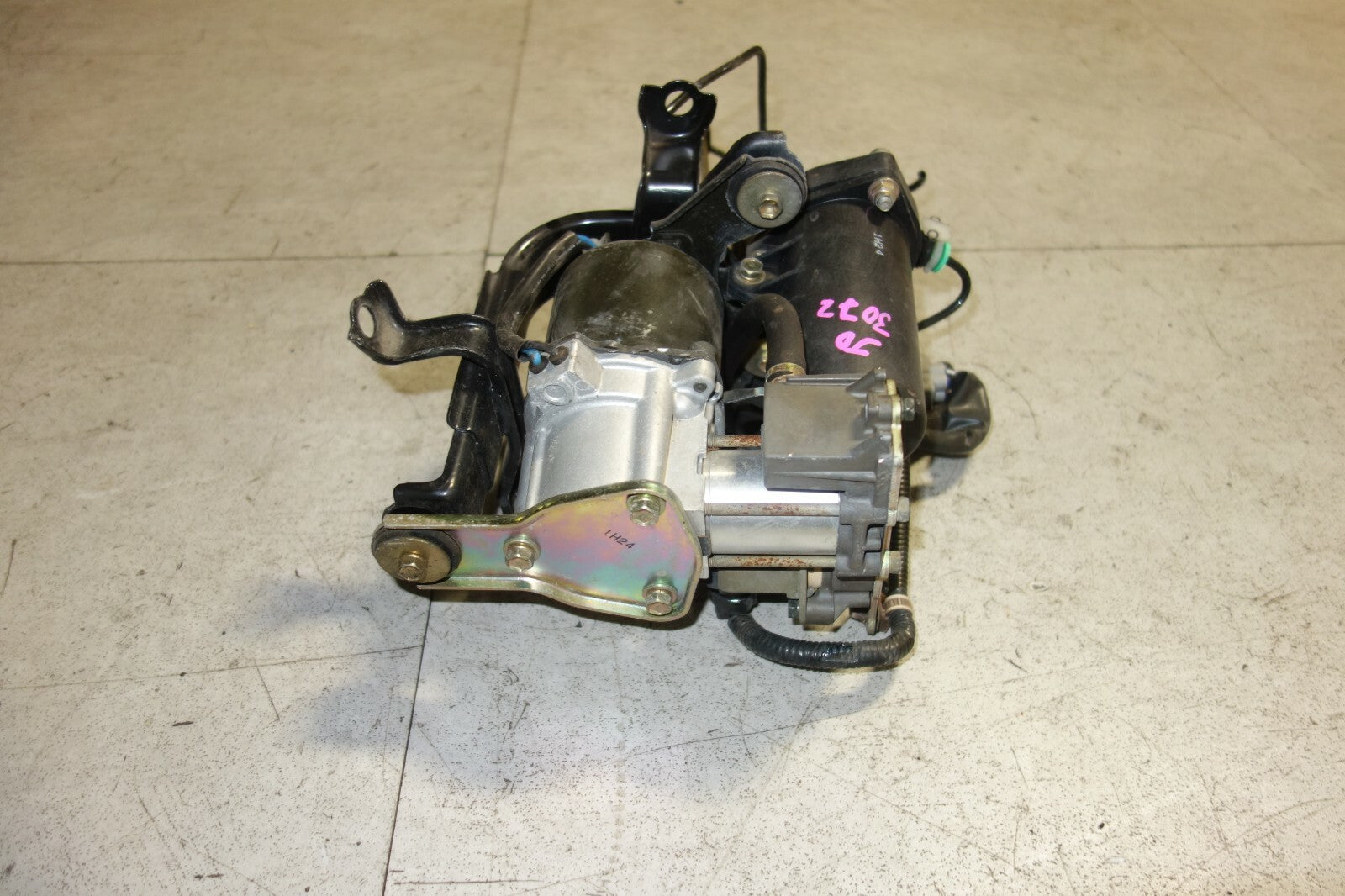JDM Lexus LS430 Air Suspension Compressor Pump Strut Absorber 2001-2006 UCF31