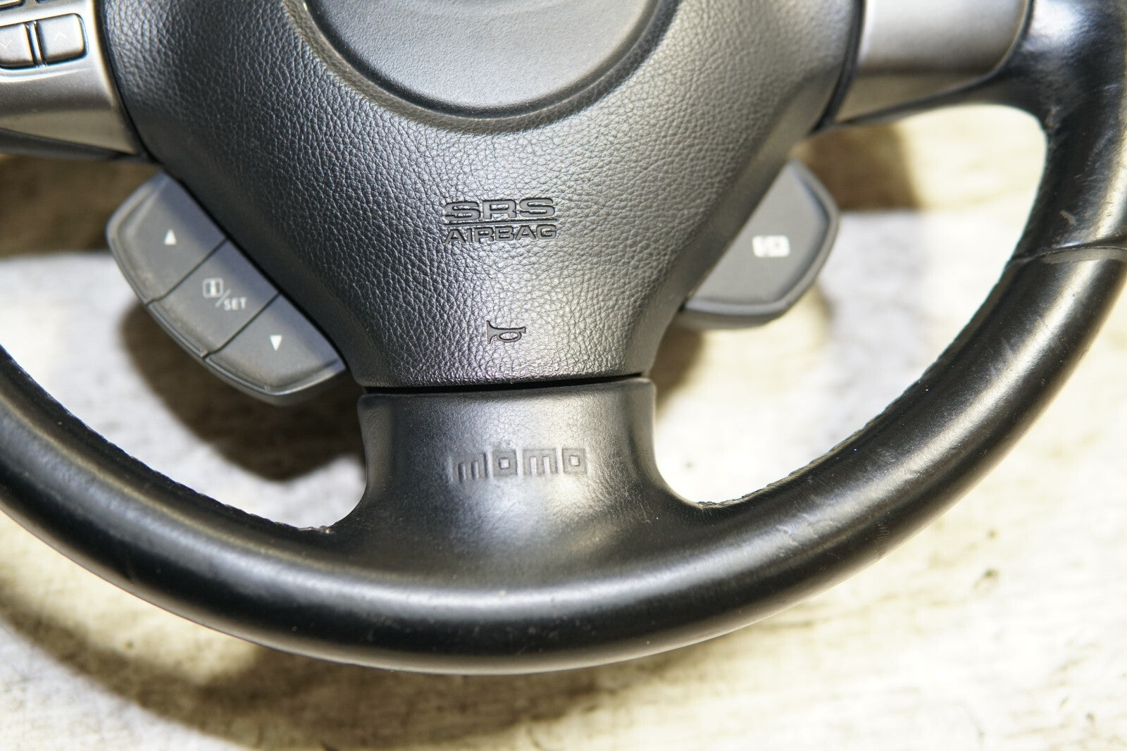 JDM 2005-2009 SUBARU LEGACY & OUTBACK MOMO STEERING WHEEL & HUB 05-2009 MF-292