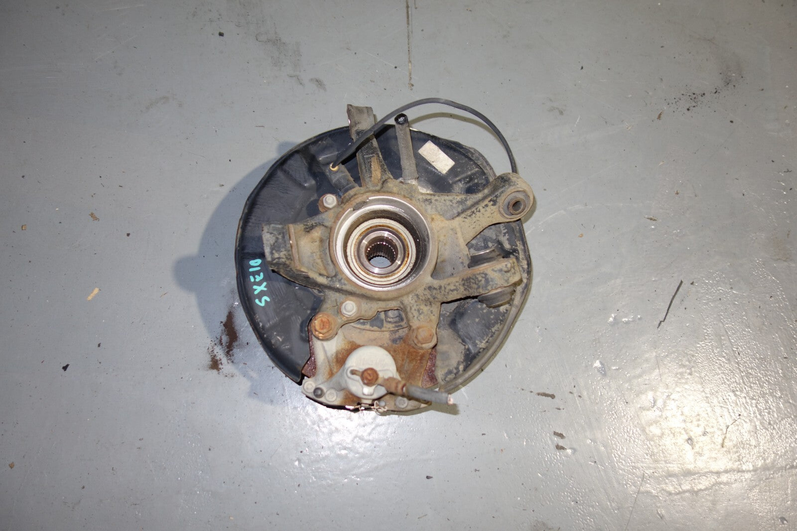 JDM 00-05-LEXUS IS300 REAR LEFT SPINDLE WHEEL HUB BEARING KNUCKLE OEM SUSPENSION
