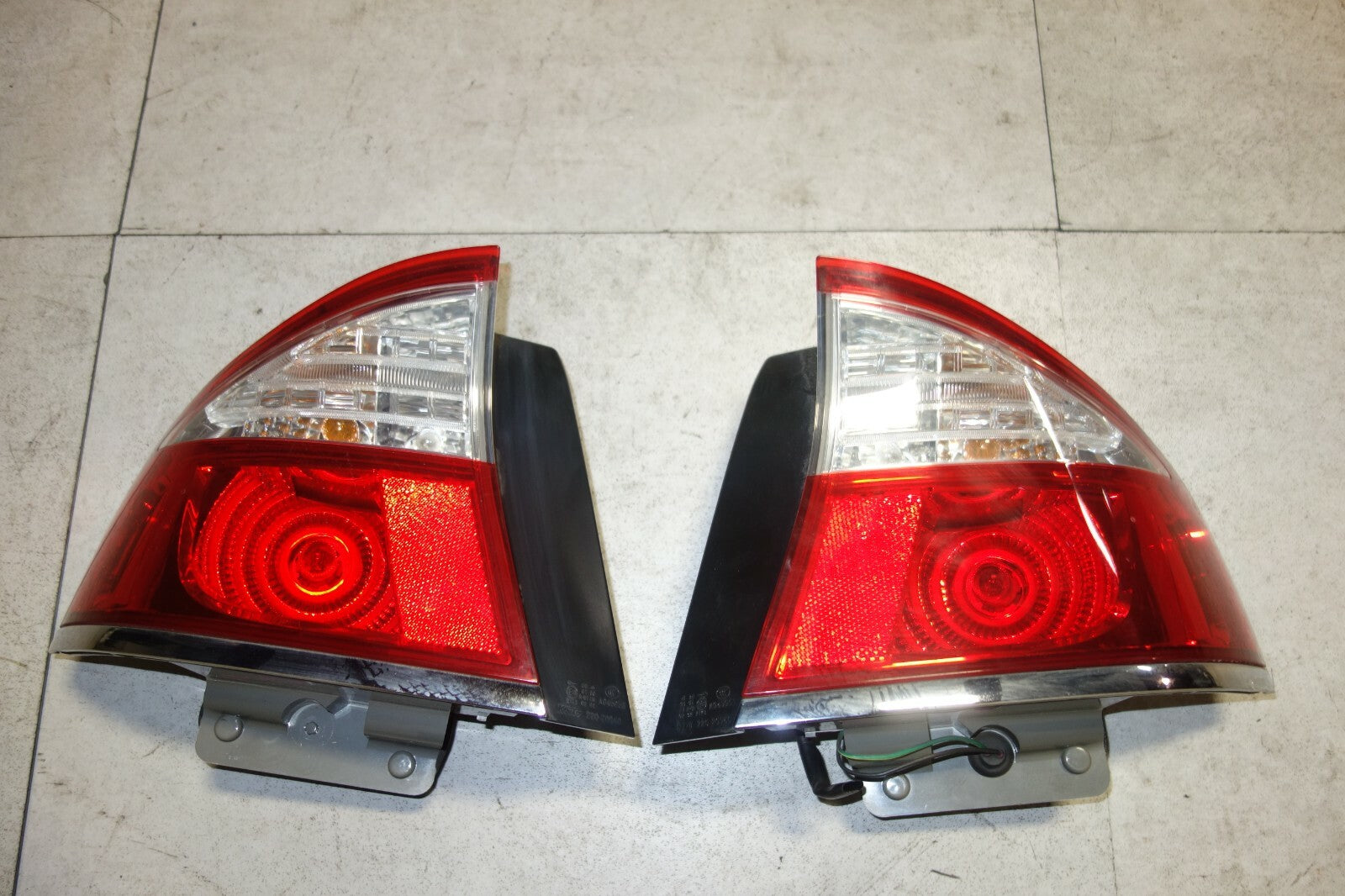 JDM 2005-2009 SUBARU LEGACY BL5 OEM USED TAIL LIGHTS 4 DOOR SEDAN TAIL LAMPS